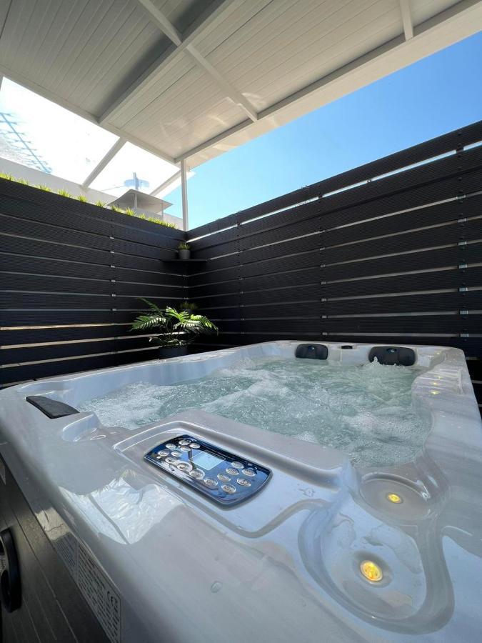 Loft Spa Greece - Enjoy Our Jacuzzi Calamata Exterior foto