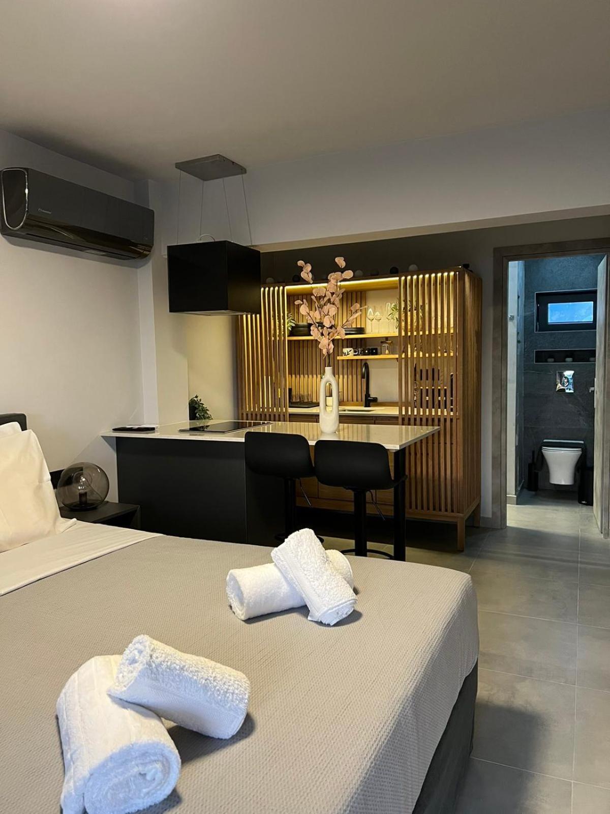 Loft Spa Greece - Enjoy Our Jacuzzi Calamata Exterior foto