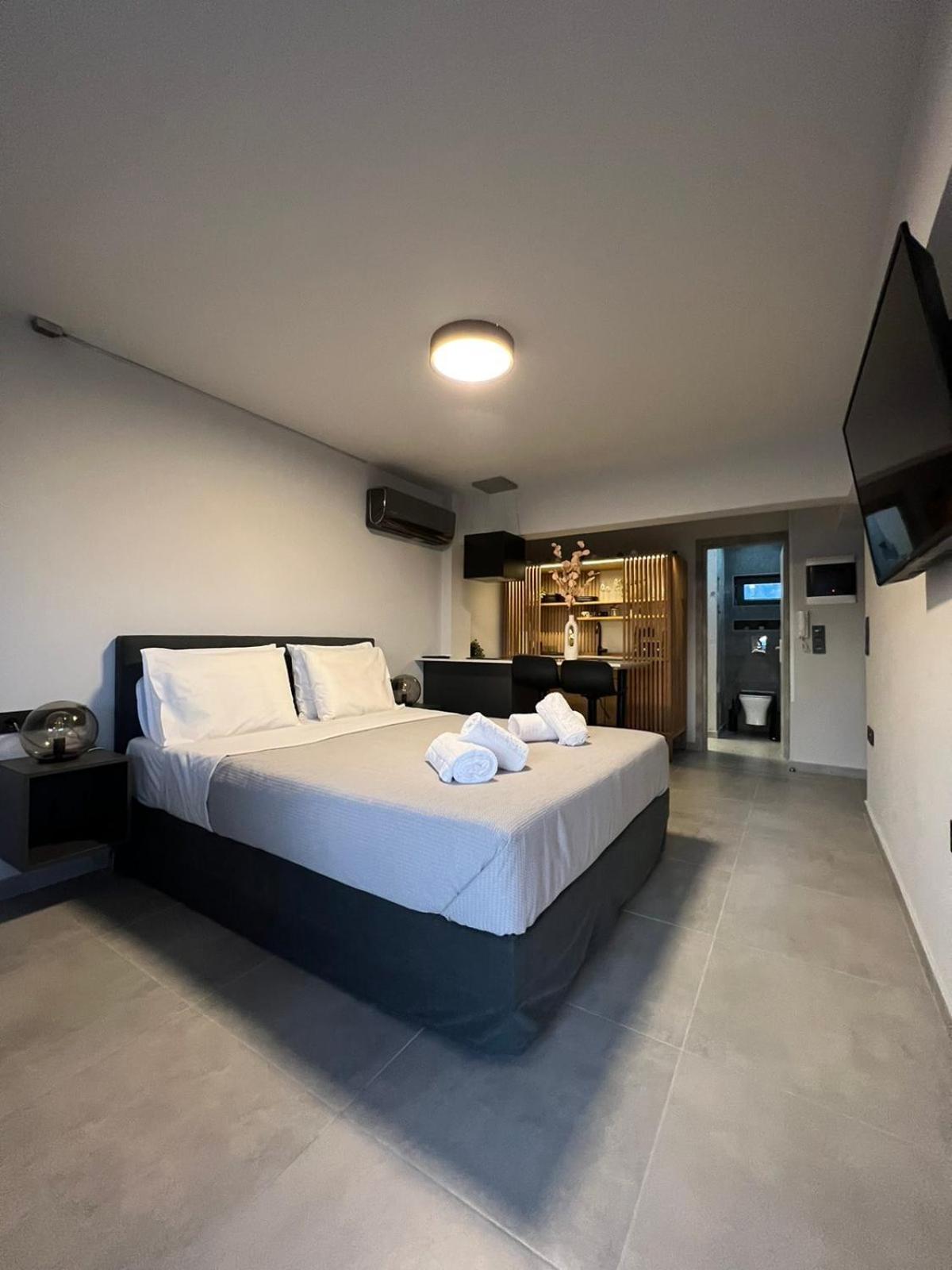 Loft Spa Greece - Enjoy Our Jacuzzi Calamata Exterior foto