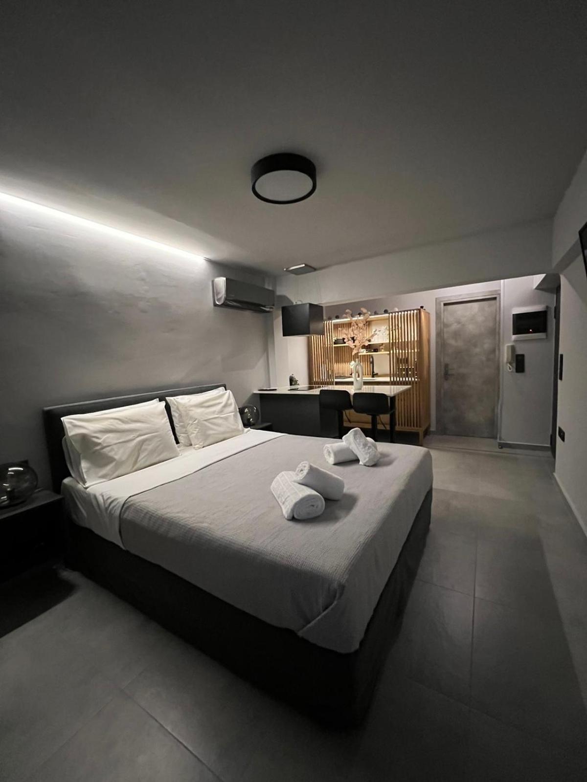 Loft Spa Greece - Enjoy Our Jacuzzi Calamata Exterior foto