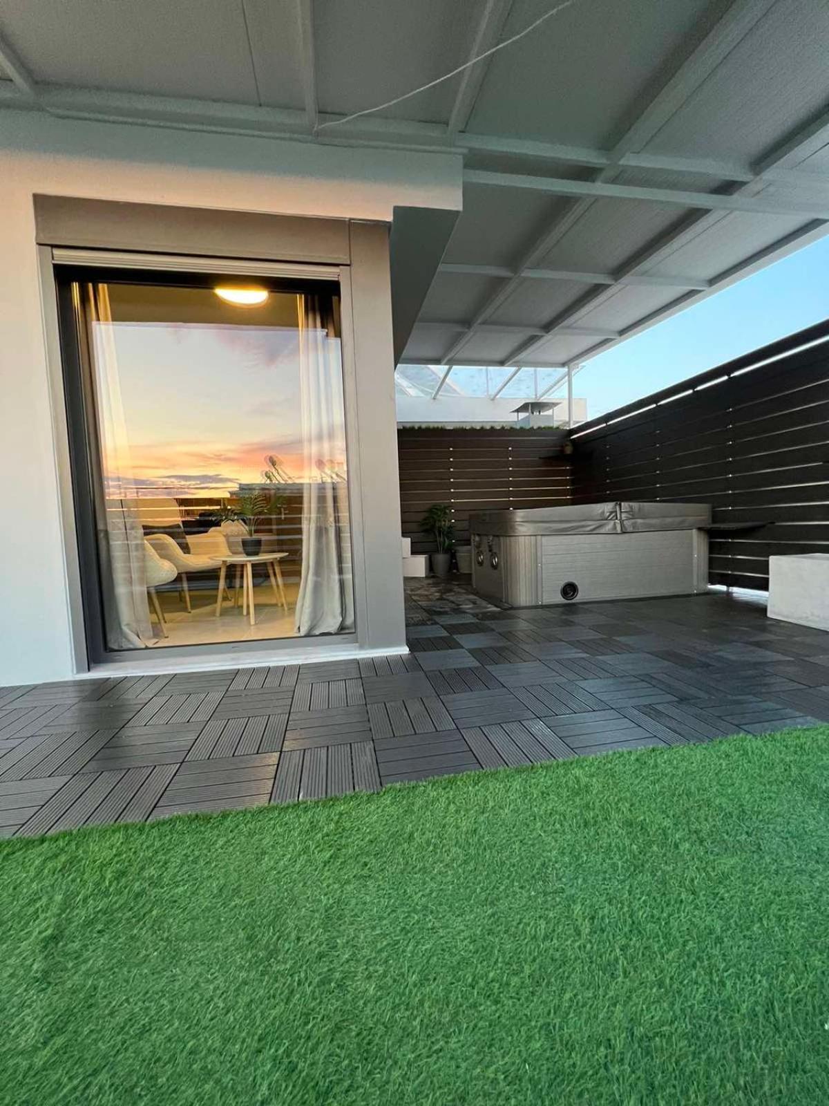 Loft Spa Greece - Enjoy Our Jacuzzi Calamata Exterior foto